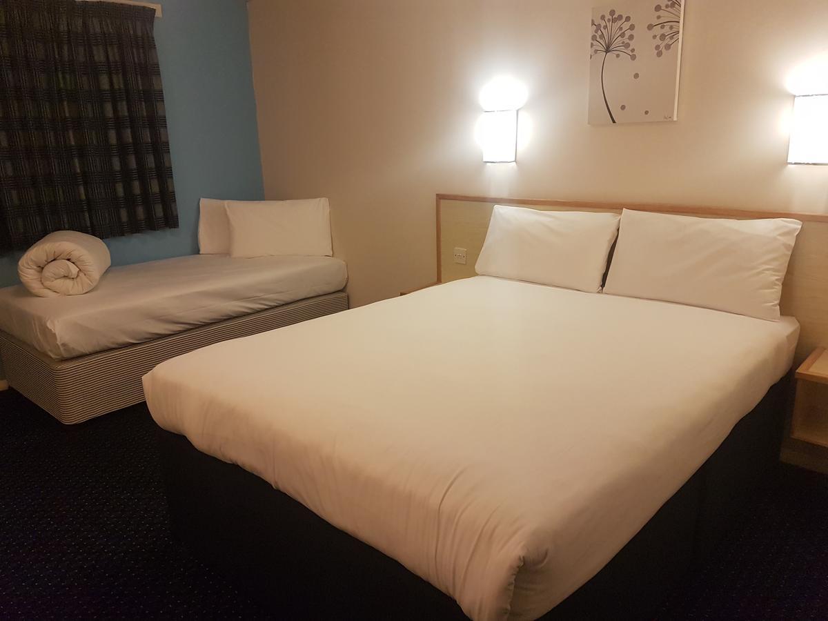 Days Inn Sutton Scotney North Room photo